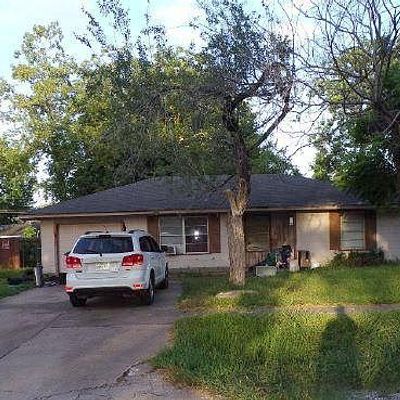 109 S Ringgold St, West Columbia, TX 77486
