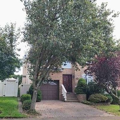 130 Covington Cir, Staten Island, NY 10312