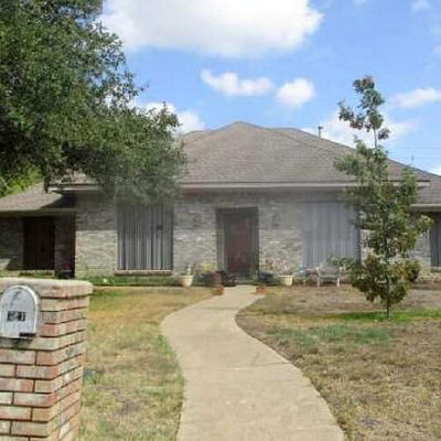 221 Glenmere Dr, Lewisville, TX 75077