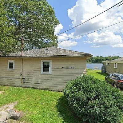 222 Pelletier Ln, Tiverton, RI 02878