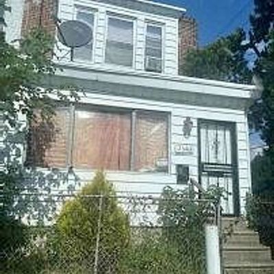 2661 S Shields St, Philadelphia, PA 19142