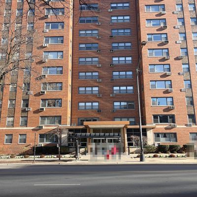 2909 N Sheridan Rd #402, Chicago, IL 60657