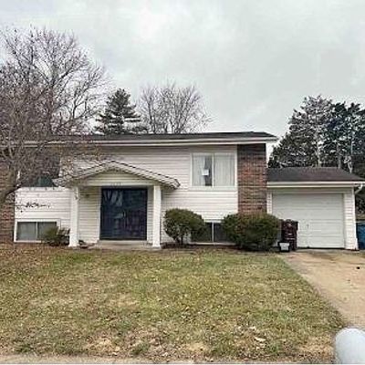 2439 Wesington Dr, Maryland Heights, MO 63043