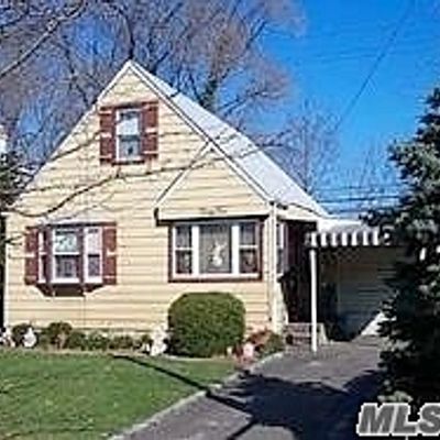 34 Garden Ave, Carle Place, NY 11514