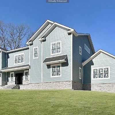 36 Amy Ct, Woodcliff Lake, NJ 07677