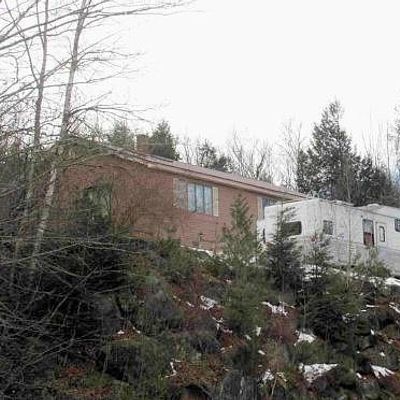 361 Auburn Rd, Peru, ME 04290