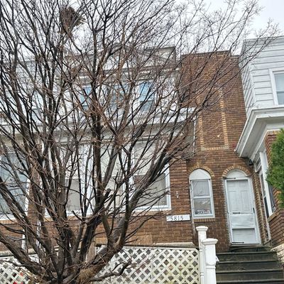 5815 Akron St, Philadelphia, PA 19149