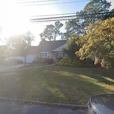 6 Westwood Dr, North Babylon, NY 11703