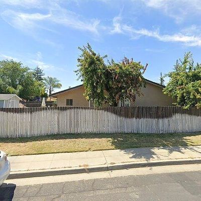 124 Oxford Ave, Clovis, CA 93612