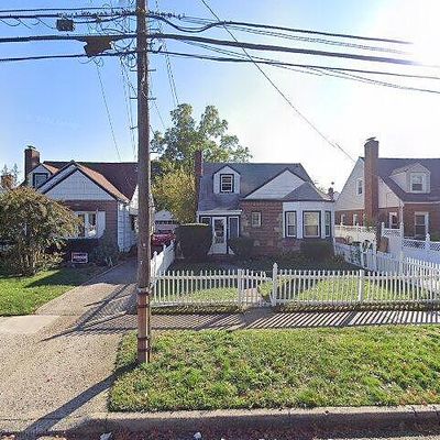 138 Windsor Pkwy, Hempstead, NY 11550