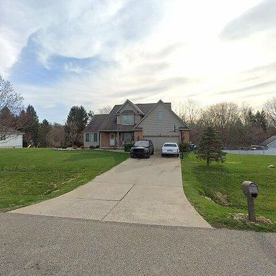 2066 Whispering Waters Pass, Flushing, MI 48433