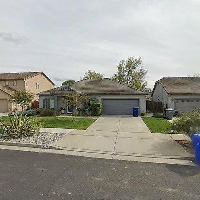 2071 W Rio Hondo Cir, Hanford, CA 93230