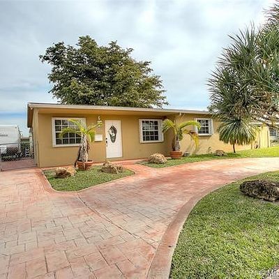 18515 Nw 84 Th Pl, Hialeah, FL 33015