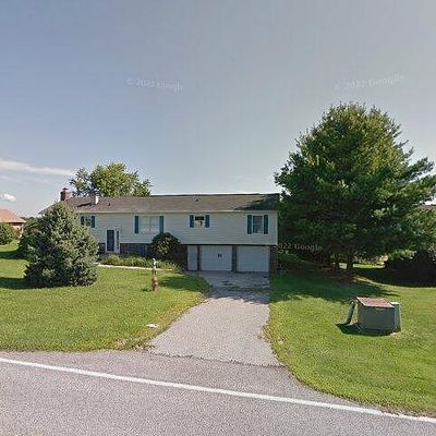 2162 Oakwood Dr, Hanover, PA 17331