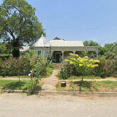 221 St Francis Street, Gonzales, TX 78629