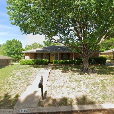 2223 Alpine Dr, Sherman, TX 75092