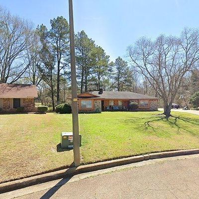 2237 Forest Park Dr, Jackson, MS 39212