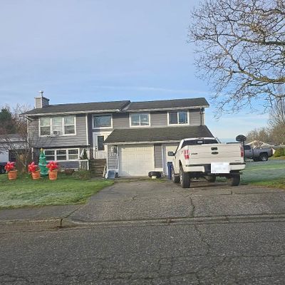 227 8 Th St, Blaine, WA 98230