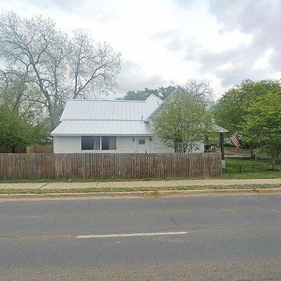 301 Mills St, Smithville, TX 78957