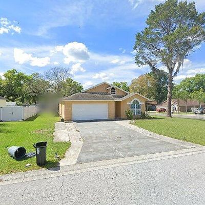 311 Sugar Creek Dr, Plant City, FL 33563