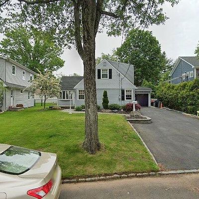 321 West Ln, Clark, NJ 07066