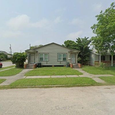 4928 Avenue R 1/2, Galveston, TX 77551