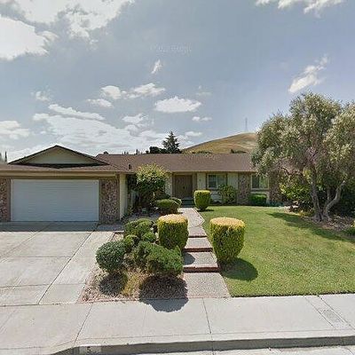 5 Kingswood Dr, Pittsburg, CA 94565