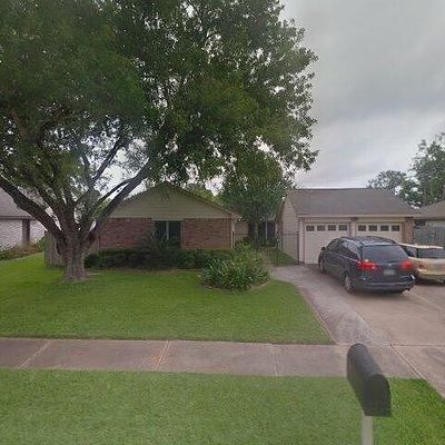 534 W Castle Harbour Dr, Friendswood, TX 77546