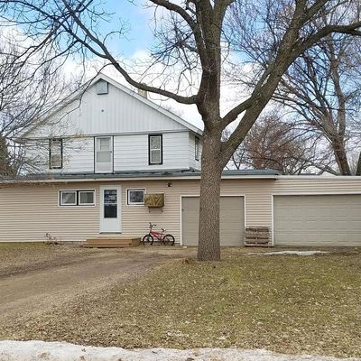 615 W Lyon St, Marshall, MN 56258