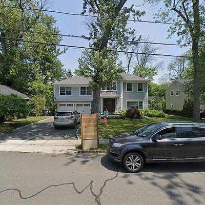 8 Dean St, Madison, NJ 07940