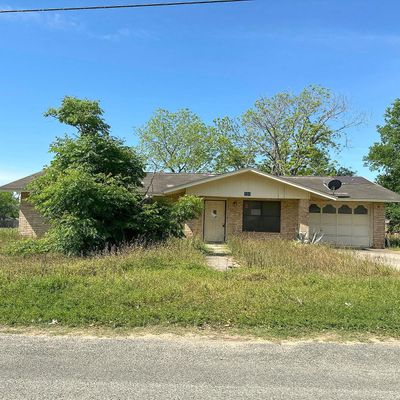 809 8 Th St, Floresville, TX 78114