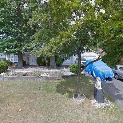 1 Crestview Ct, Willingboro, NJ 08046