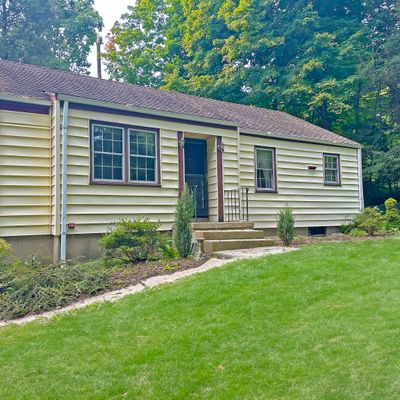 1 Woods End Ln, Norwalk, CT 06850