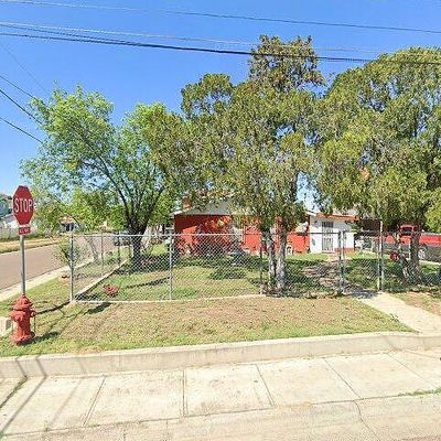 1002 E Ash St, Laredo, TX 78040