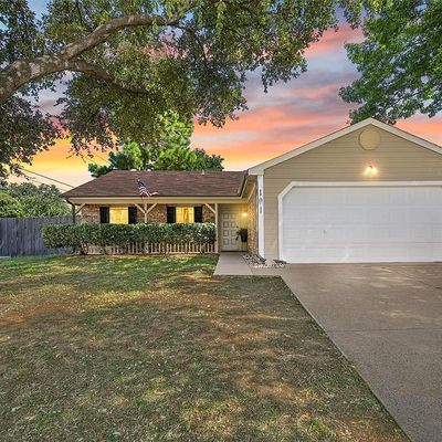 101 Clove Ln, Euless, TX 76039