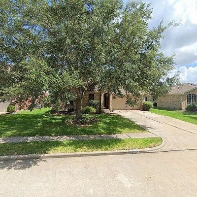 1110 Hunter Green Ln, Fresno, TX 77545