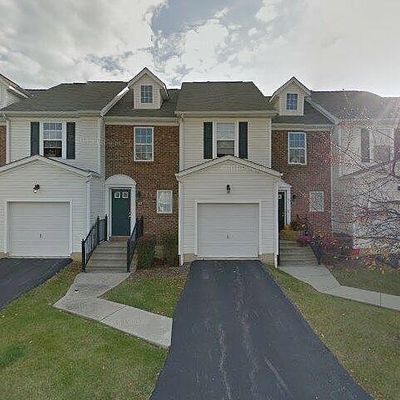 1117 Green Knoll Dr, Westerville, OH 43081