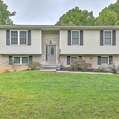 101 Sapling Grove Ct, Bristol, VA 24201