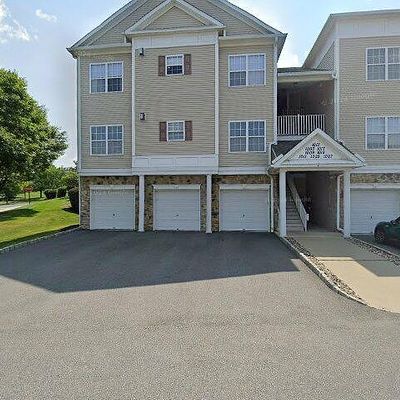 1015 Old Course Ln, Easton, PA 18042