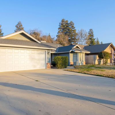 1030 N Chinowth St, Visalia, CA 93291