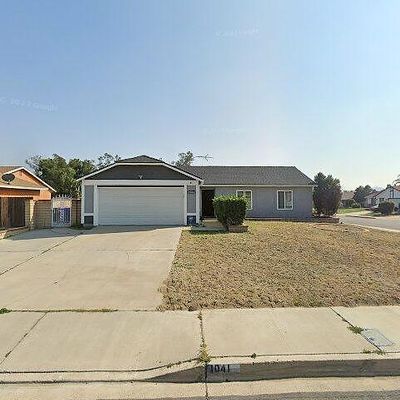 1041 W Woodcrest St, Bloomington, CA 92316