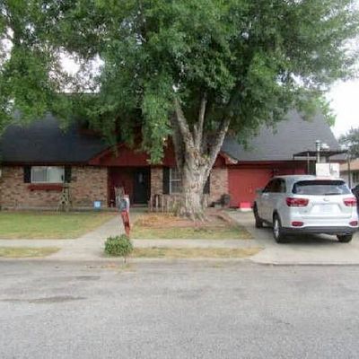 106 Rosewood Dr, Victoria, TX 77901