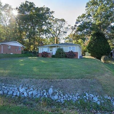 123 Fairground Ave, Hendersonville, NC 28792