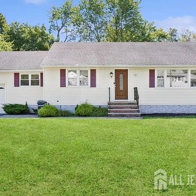 13 Maplehurst Ln, Piscataway, NJ 08854