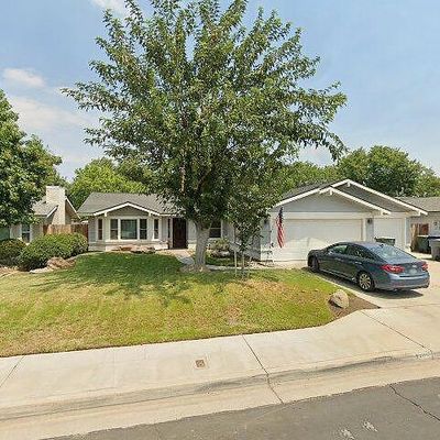 1305 Fremont Ave, Clovis, CA 93612