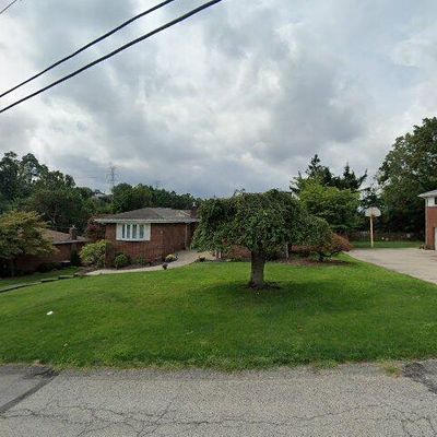 14178 Roberta Dr, Irwin, PA 15642