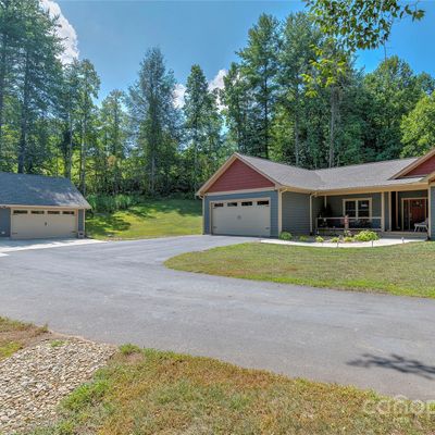 15 Moss Rd, Weaverville, NC 28787