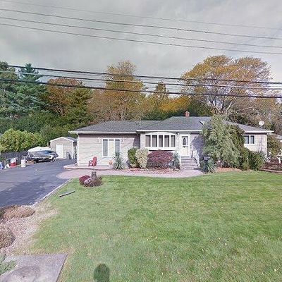 15 Oakwood St, Greenlawn, NY 11740