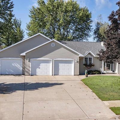 1500 Foxfire Ct, Waupaca, WI 54981