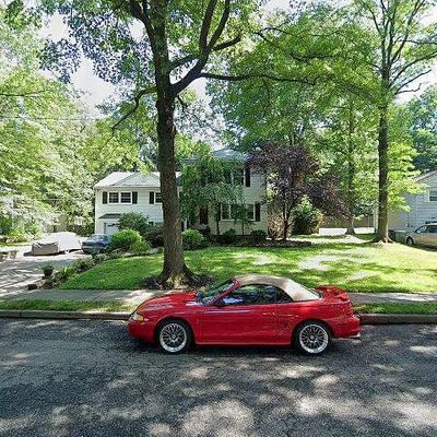 135 Morningside Rd, Paramus, NJ 07652